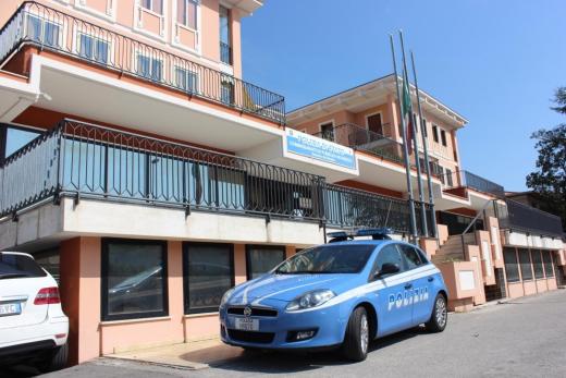 Questura Vicenza - Armato di Coltello minaccia il suicidio in Ospedale a Bassano del Grappa - Disarmato e denunciato dalla Polizia