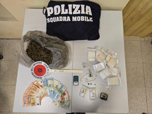 Latina: Arrestato dalla Squadra Mobile presunto pusher, attivo nelle zone limitrofe al centro cittadino.