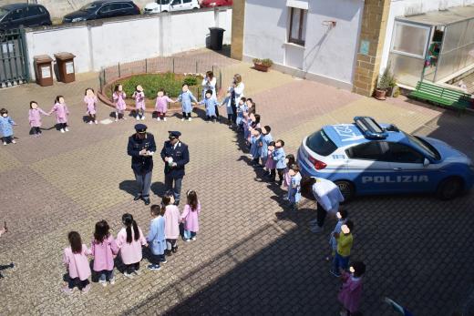 Giornata della legalità - Incontri formativi tenuti dalla Polizia di Stato nelle scuole di Leverano e Carmiano