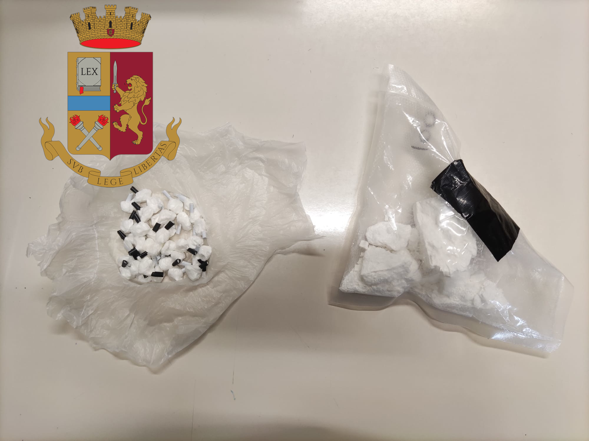 Bari, controlli a tappeto nel capoluogo: la Polizia di Stato arresta due spacciatori, 121 grammi di cocaina sequestrata