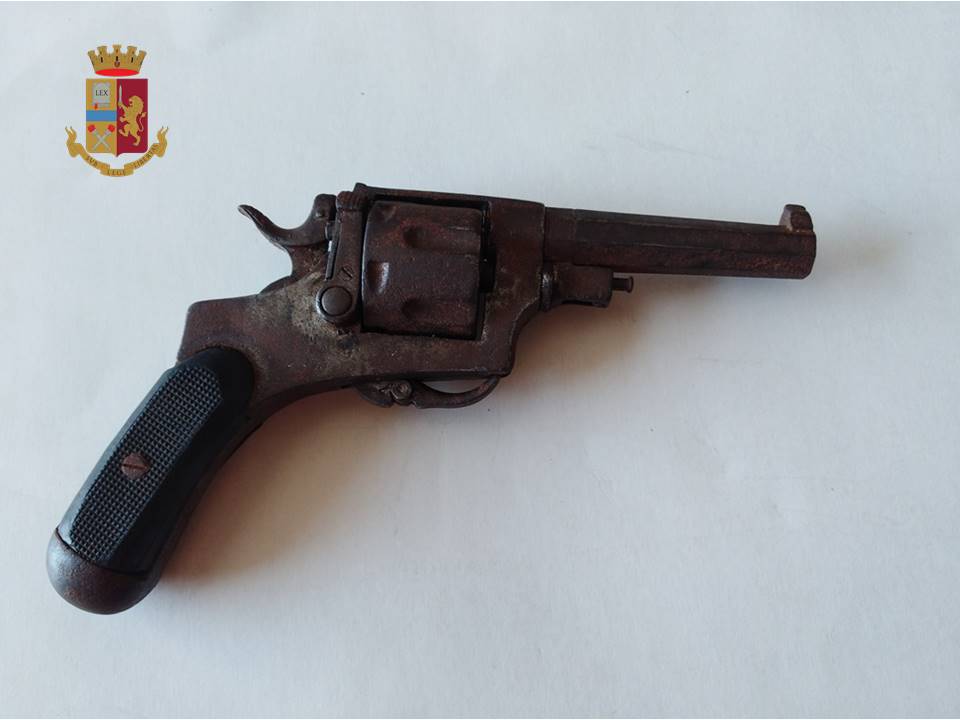 Recuperato revolver al Quartiere Paolo Sesto