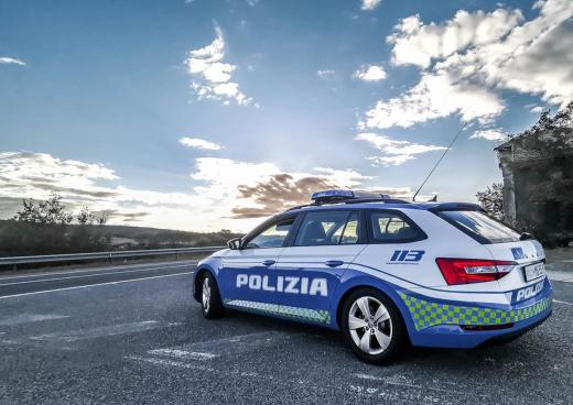 Polizia Stradale  - Aggressione -rapina e danneggiamento.