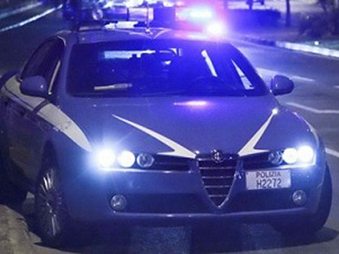 Sfollagente e coltello in auto, denunciato dalla Polizia 41enne italiano
