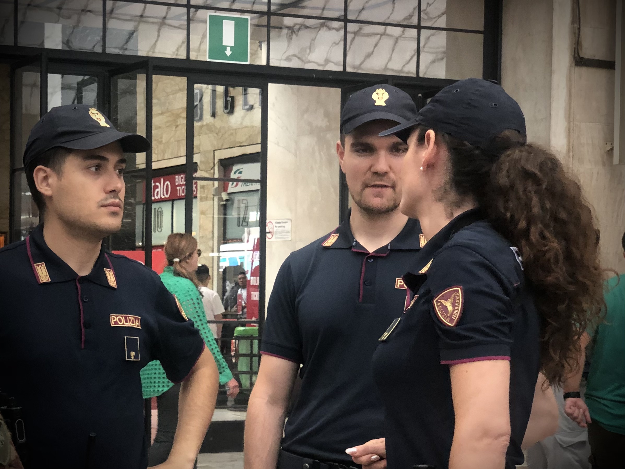 Furto dello zaino ad un giovane turista inglese nei pressi della Stazione Santa Maria Novella: arrestato dalla Polizia di Stato 33enne algerino