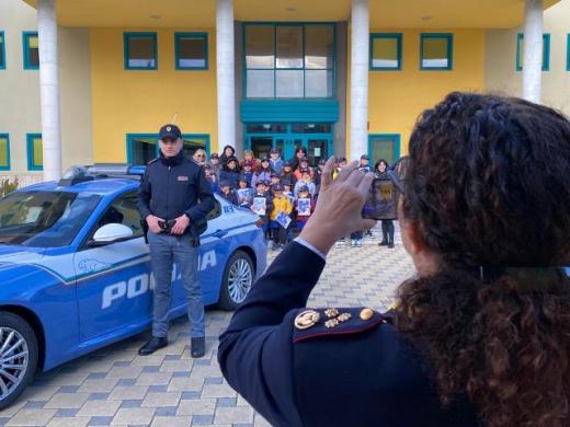 Lotta alla droga: la Polizia incontra gli alunni della scuola primaria e secondaria