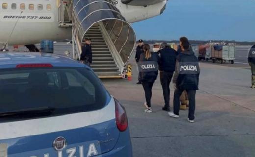 2 stranieri pluripregiudicati espulsi e rimpatriati in aereo