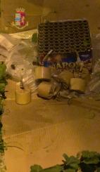 Manufatti pirotecnici inesplosi abbandonati per strada: intervengono Volante e artificieri della Polizia di Stato