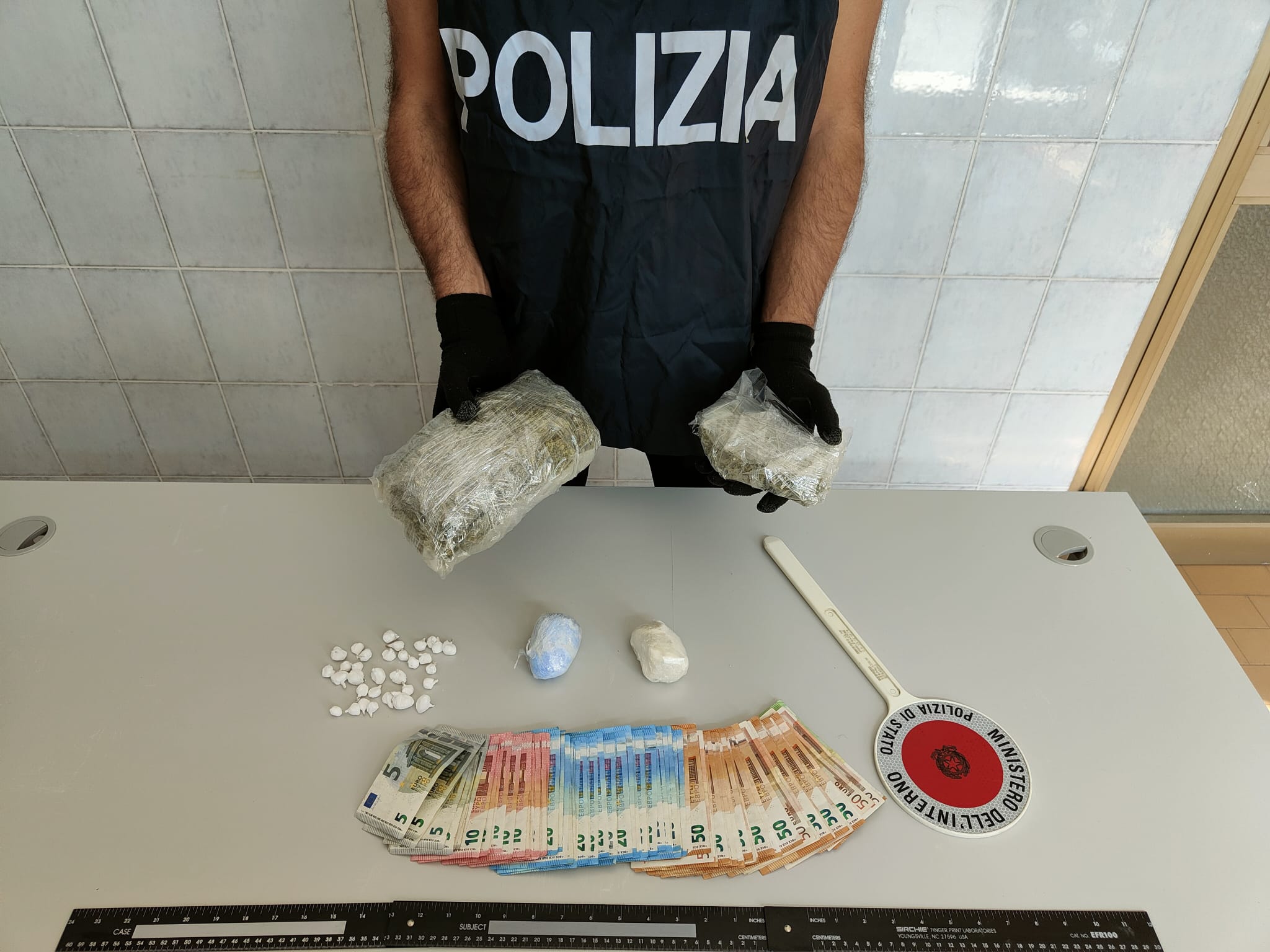 Arrestato dalla Squadra Mobile 40enne residente a Parma per detenzione e spaccio di droga