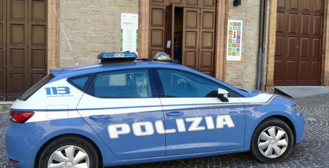 Aggressione del titolare e un cliente di una farmacia di Macerata in pieno centro storico arrestato dalla Polizia 39enne di origini rumene, in italia senza fissa dimora