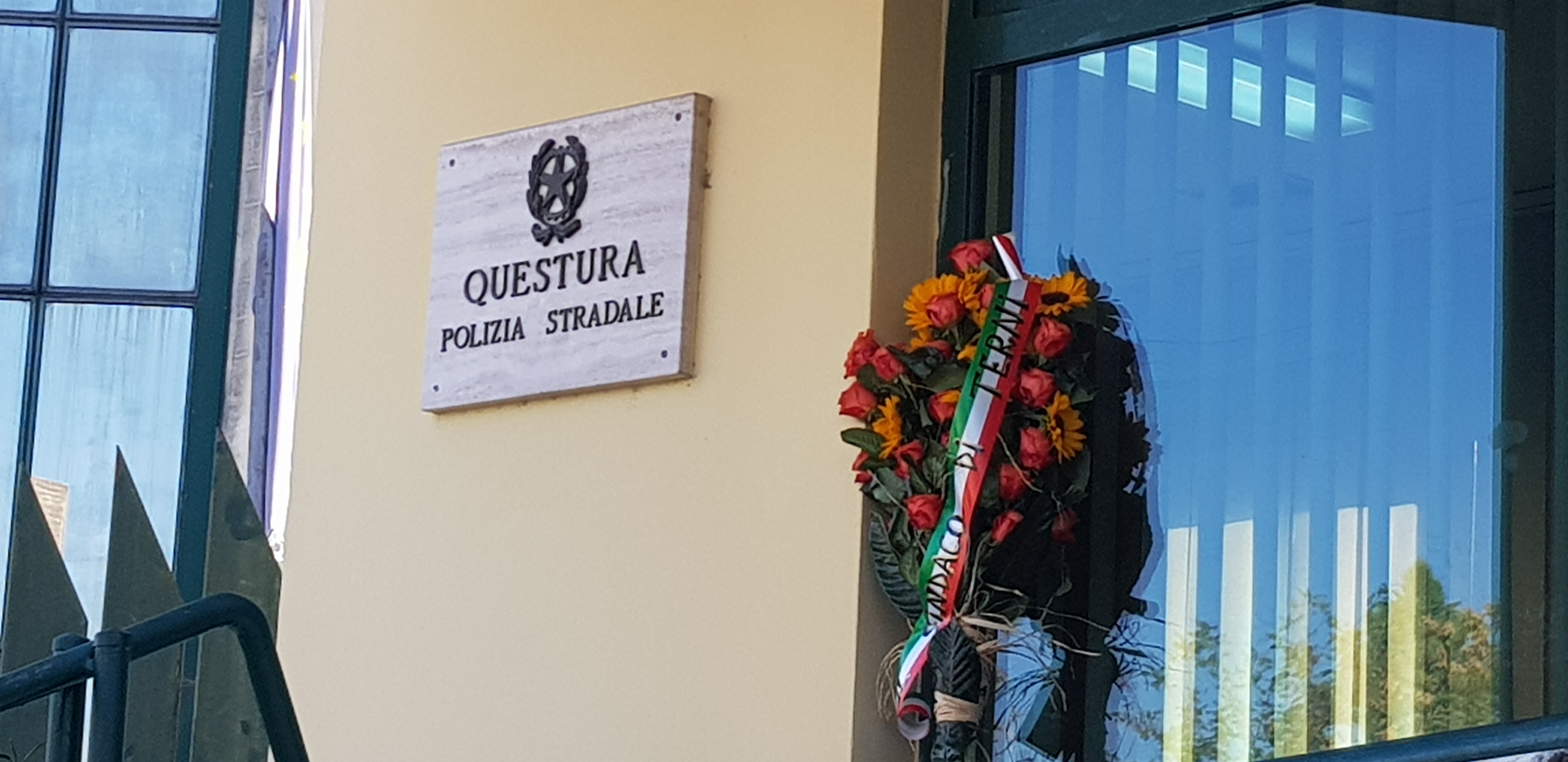 I fiori della città di Terni per i due agenti uccisi a Trieste