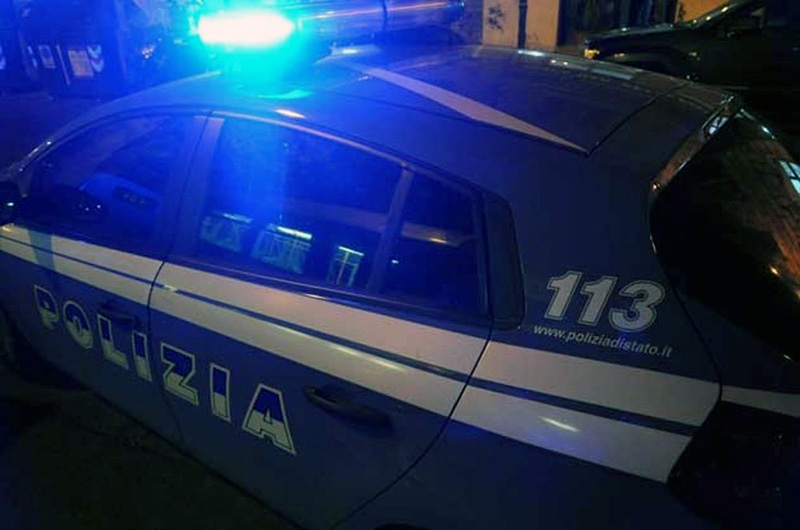 Rapina in un supermercato del centro cittadino: arrestato giovane extracomunitario per rapina