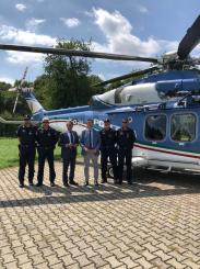 Questore e sindaco in ricognizione aerea sul Parco e sulla città di Monza a bordo di elicottero Polizia di Stato