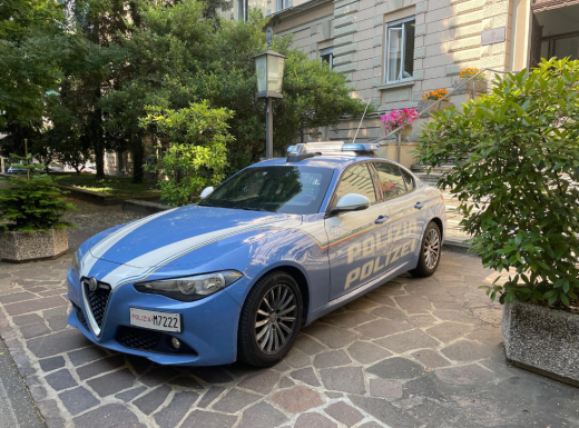 Scuole: prevenzione e controlli; ispezionati  parcheggi pubblici  ed  edifici  abbandonati. Danneggia scooter ed auto in sosta, la Polizia di Stato denuncia  50enne bolzanino ubriaco.