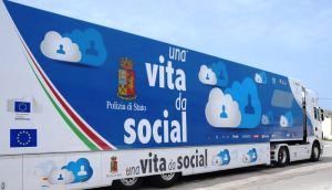 Polizia di Stato    “Una Vita Da Social” approda a Corigliano-Rossano (CS)  in viaggio nella rete senza pericoli.