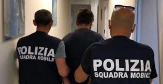 La Squadra Mobile della Questura di Chieti ha tratto in arresto un uomo di 35 anni ritenuto l’autore di una rapina avvenuta a Chieti lo scorso mese di settembre.