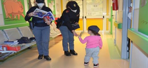 La Polizia di Stato visita il Reparto Pediatrico dell'Ospedale Sant'Anna e San Sebastiano di Caserta