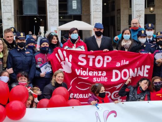 Piazza Grande - Livorno, 28 novembre 2021.
Iniziativa per la Giornata internazionale per l’eliminazione  della violenza contro le donne.