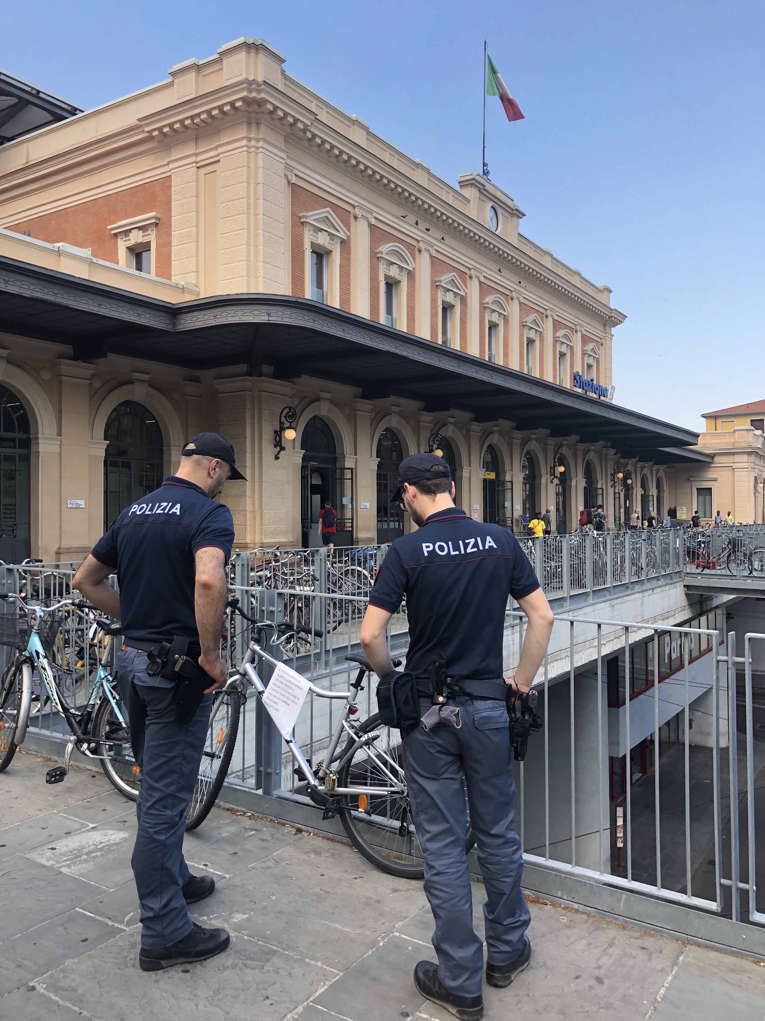 La Polizia di Stato arresta in stazione due ladri di biciclette gravati da precedenti specifici