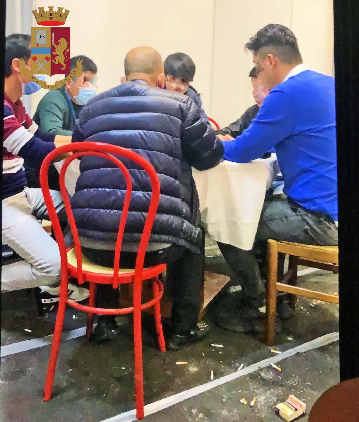 Milano, la Polizia di Stato, scopre una bisca clandestina a “Chinatown”: 5 persone denunciate per gioco d’azzardo e sanzionate per violazione della normativa anti Covid