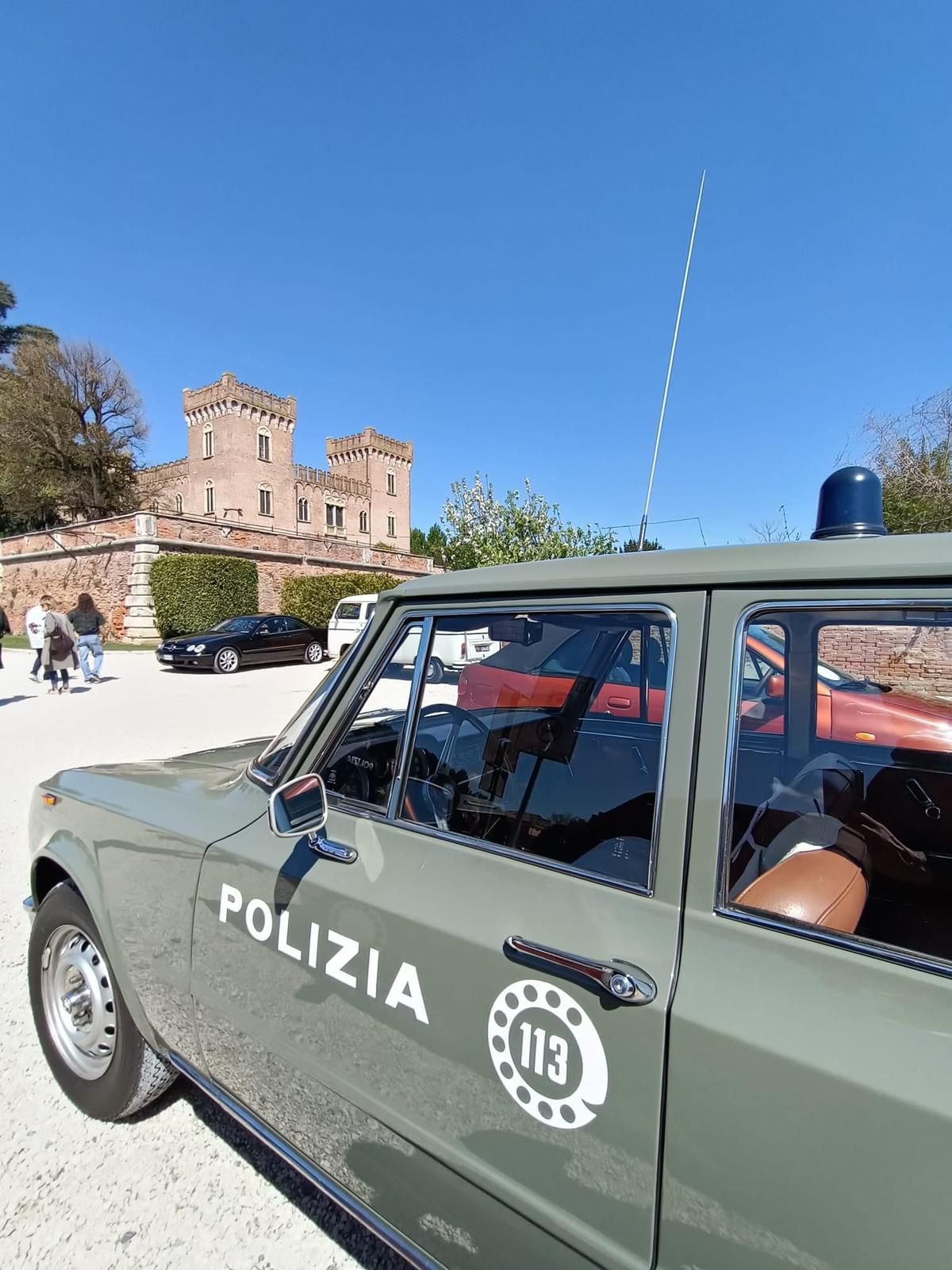 Raduni di auto d’epoca, presente anche la Polizia di Stato con al storica Alfa Romeo