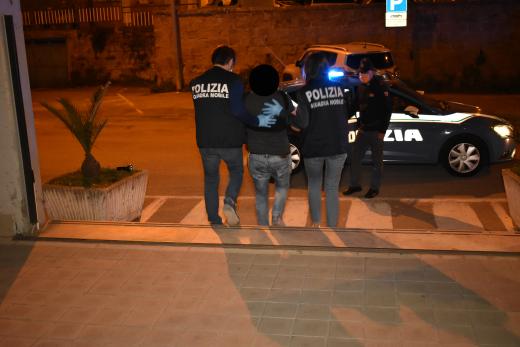 La Polizia di Stato di Mantova procede al fermo di P.G. di 2 cittadini Margrebini sospettati di tentato omicidio in concorso commesso in danno di un loro connazionale la notte dell’11 agosto