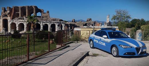 Ferisce con un coltello la vittima di estorsioni, arrestato a Santa Maria Capua Vetere dalla Polizia di Stato.