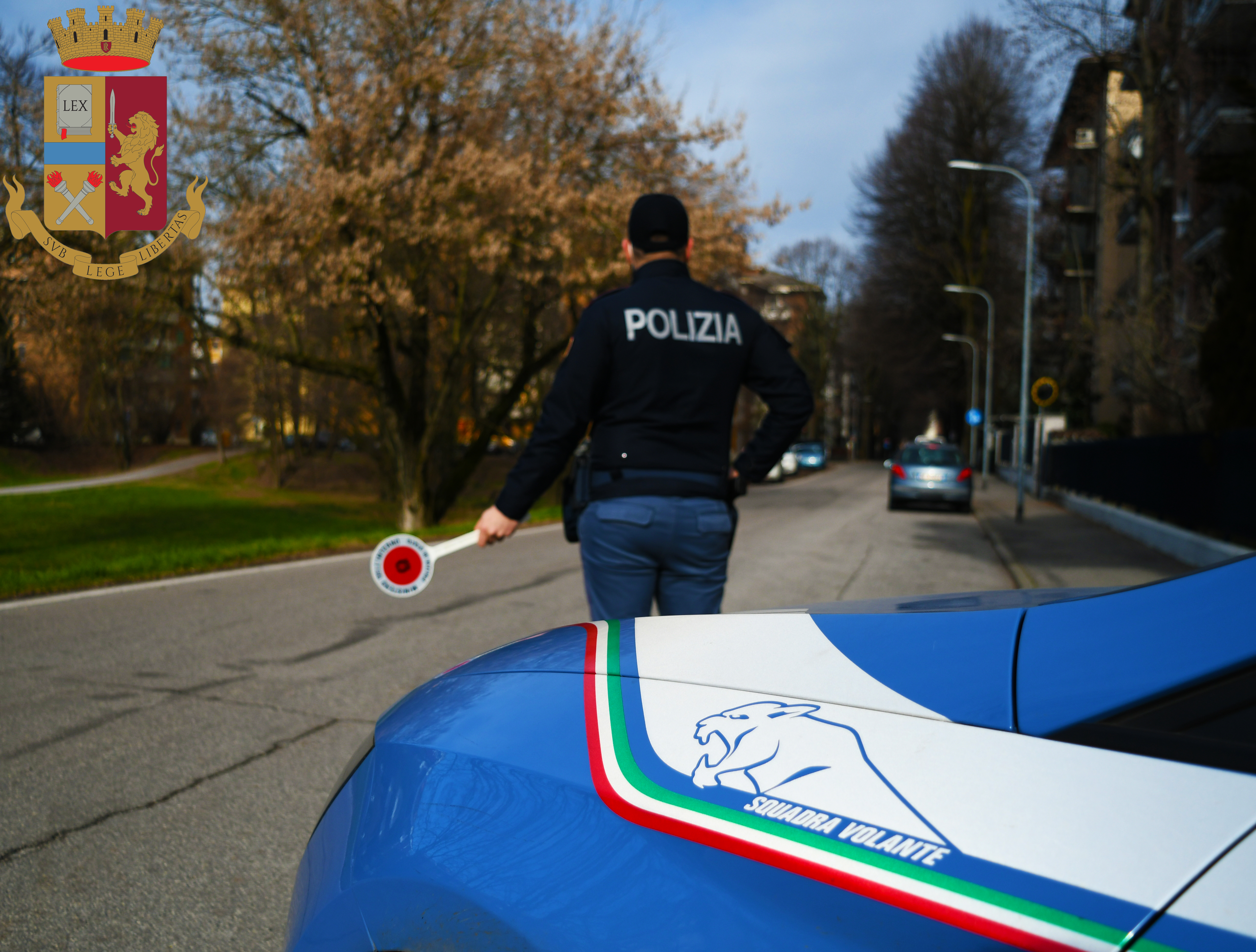 Questura di Cremona: Denuncia a p.l. a giovani saliti su carrozzeria Volante