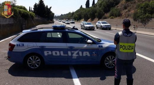 Polizia Stradale di Massa Carrara.
Contromano al casello: giovane versiliese nei guai.