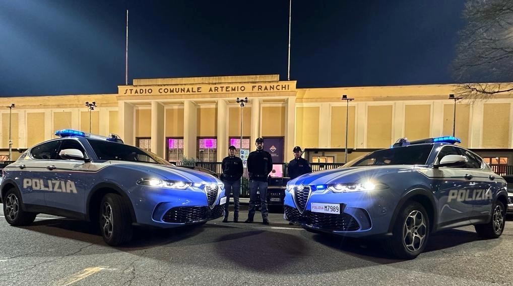 Primo servizio ieri sera nel capoluogo toscano per la nuova Alfa Romeo “Tonale” con la livrea Polizia di Stato.