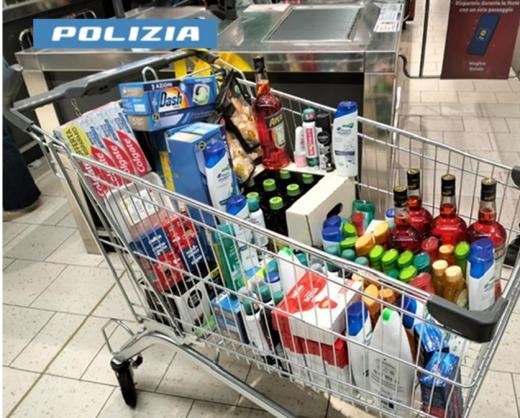 Rubano merce per 500 euro da un supermercato:  tre tarantini arrestati in flagranza di reato dalla Polizia di Stato