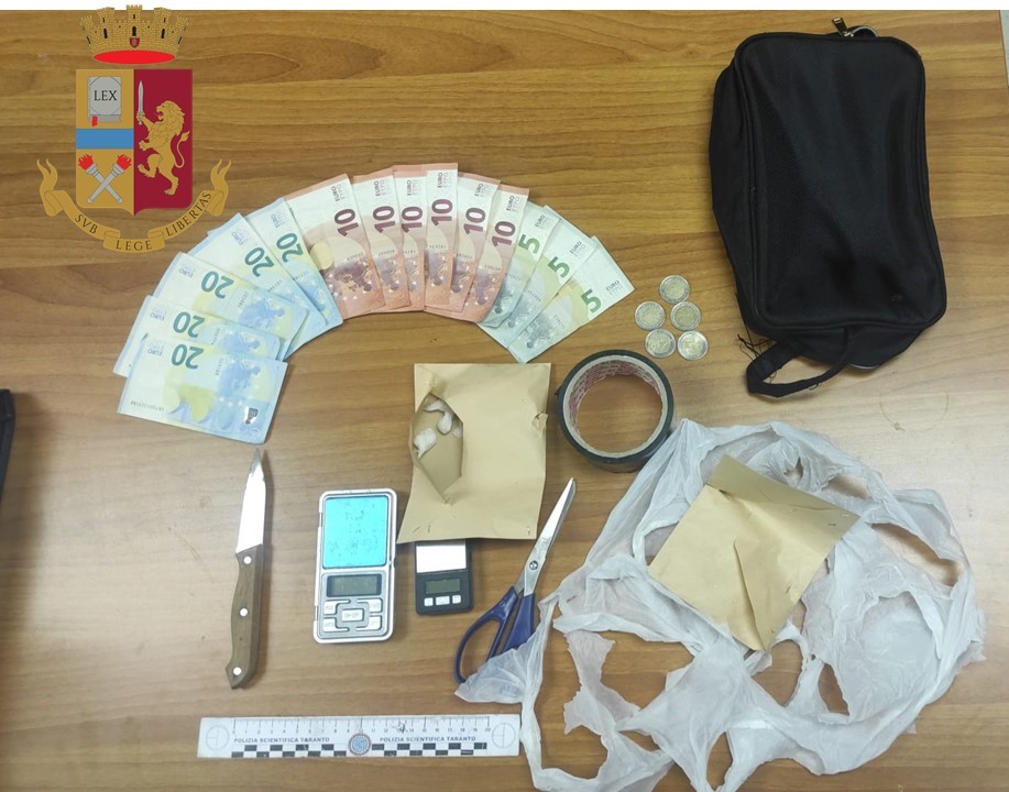 Spacciava cocaina all’interno della sua abitazione: la Polizia di Stato arresta 31enne