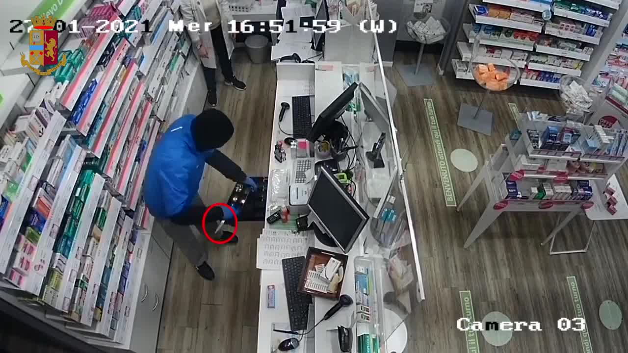 Milano: rapina la farmacia sotto casa ma trova la Polizia, arrestato cittadino marocchino pregiudicato