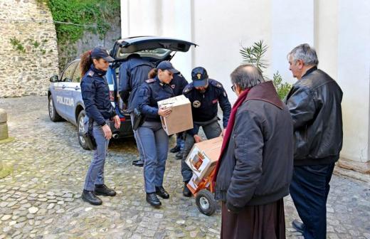 Polizia di Stato  Cosenza : Spesa  solidale organizzata dalla  Questura di Cosenza.