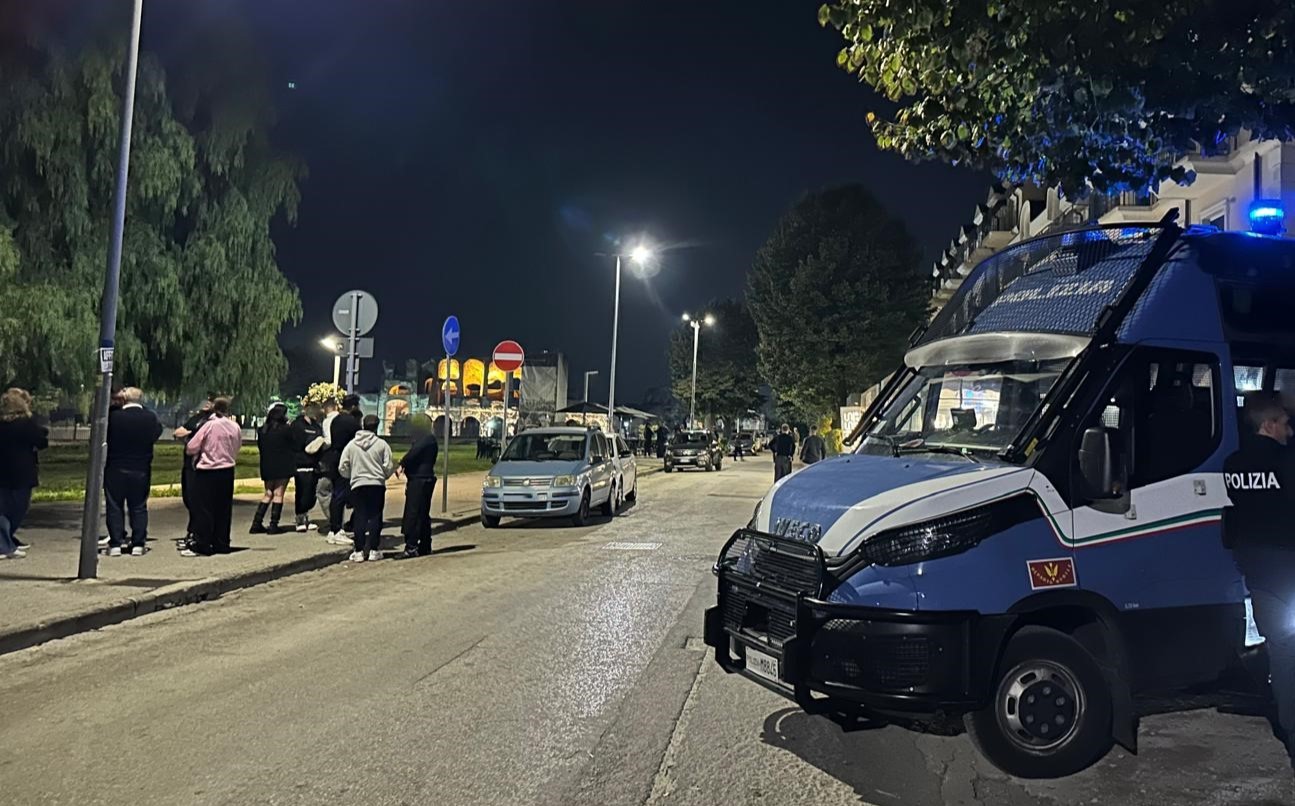 Servizi straordinari di controllo del territorio a Santa Maria Capua Vetere della Polizia di Stato, perquisizioni e denunce.