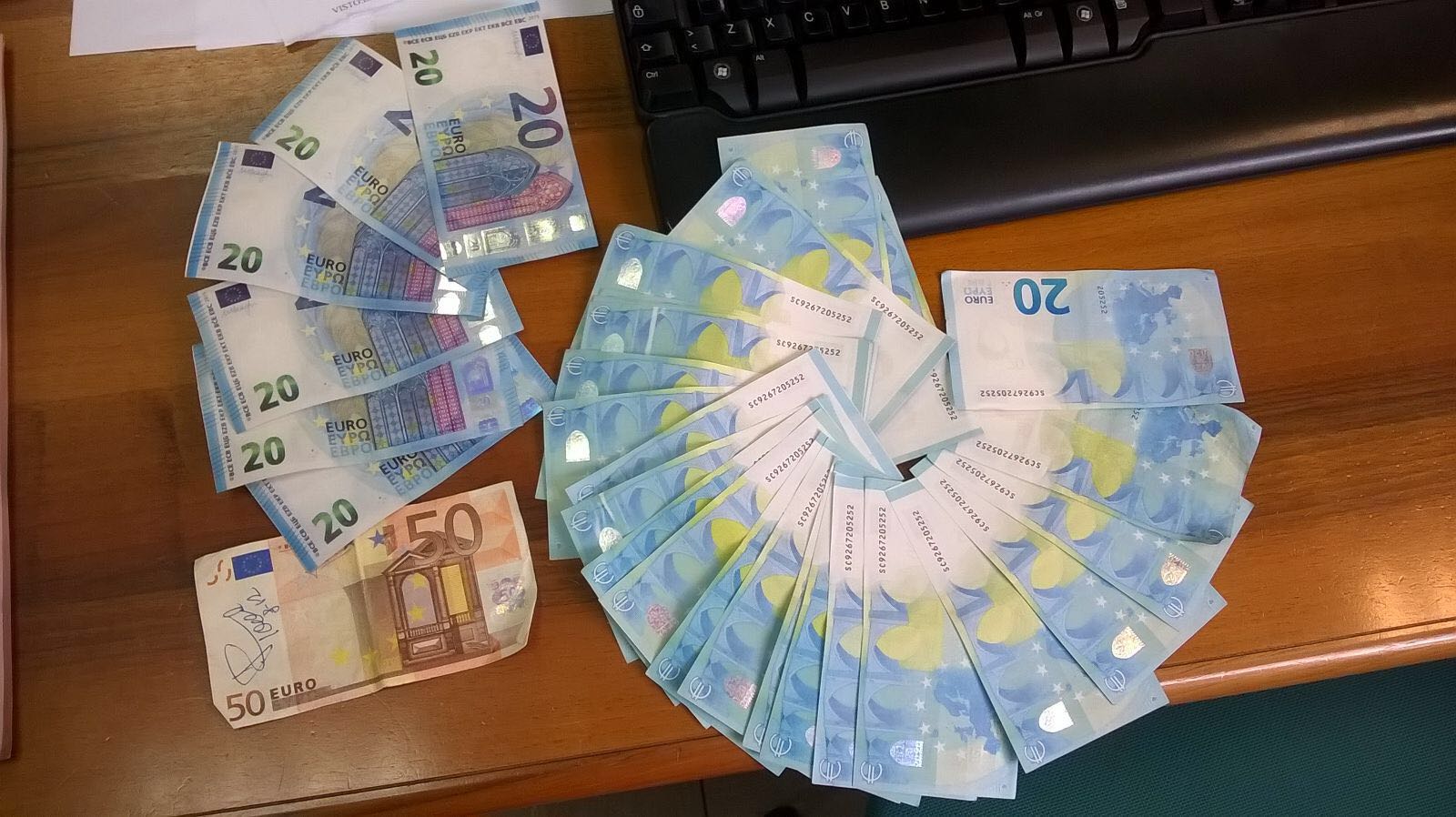 la Polizia di Stato sequestra banconote false