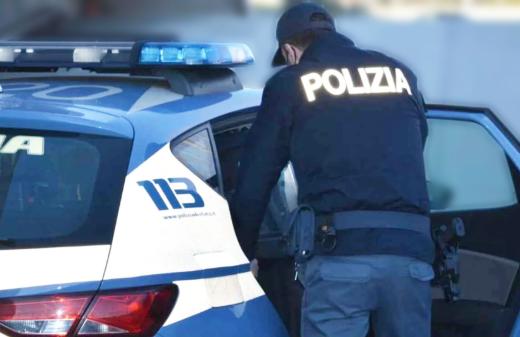 Aggredisce la convivente con un coltello.
La Polizia di STato applica la misura precautelare dell'allontanamento dalla casa familiare