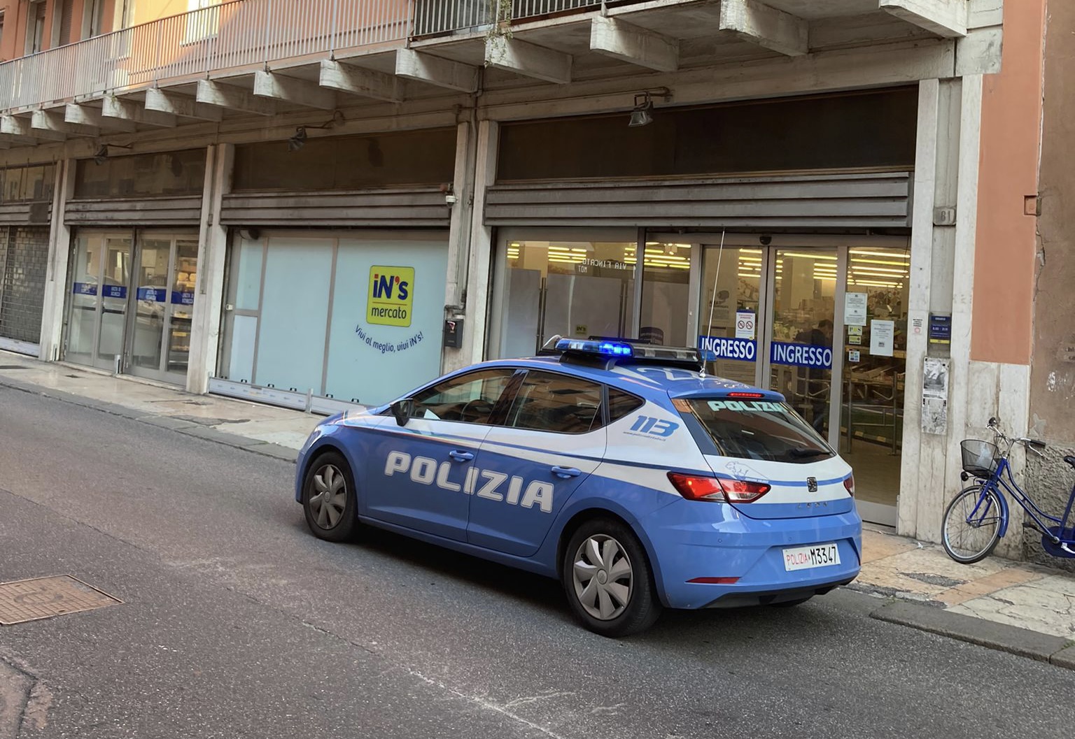 Minaccia con una spranga i dipendenti del supermercato IN’S di via XX settembre: trentaseienne arrestato dalla Polizia. Nello zaino, più di 200 euro di refurtiva.