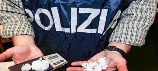 Detenzione di stupefacenti, due denunce e un foglio di via tra Avellino e Cervinara