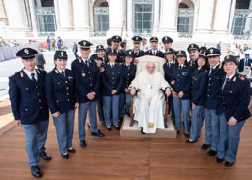 Poliziotti di Foggia da Papa Francesco, benedizione per il “Coro Polifonico”. L’evento in Piazza San Pietro