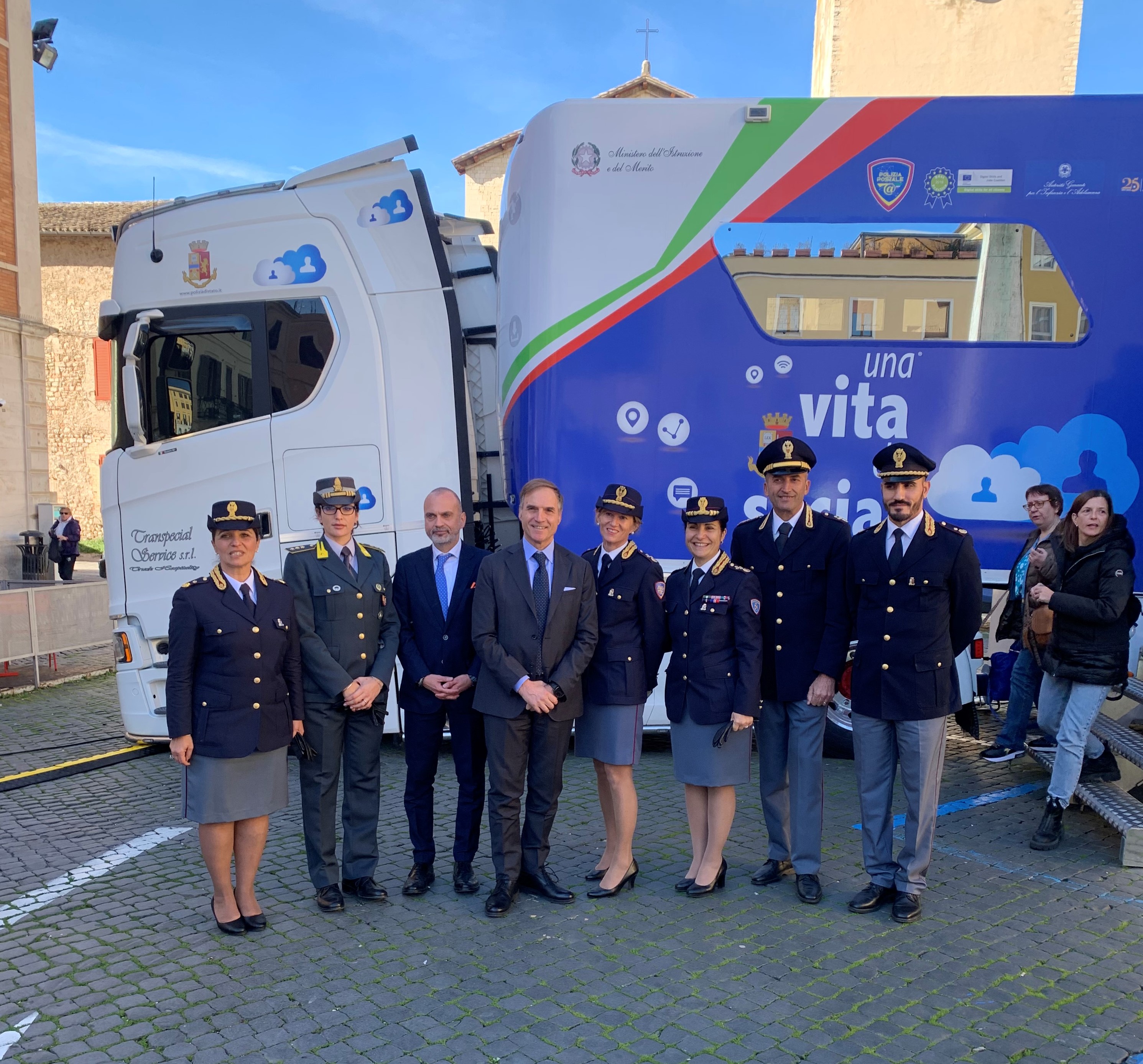 Grande successo ieri a Spoleto per la campagna educativa “Una vita da social” della Polizia di Stato
