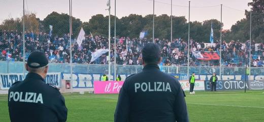 Polizia di Stato-Andria: 17 Daspo per l’incontro Andria-Avellino disputatosi il 16 aprile 2023.