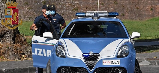 Lucca -  Ragazza ventenne responsabile di minacce e lesioni nei confronti della madre allontanata dalla casa familiare