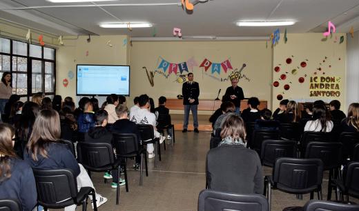 "La Polizia va a scuola" - proseguono le iniziative con le scuole della Provincia promosse dalla Questura di Latina