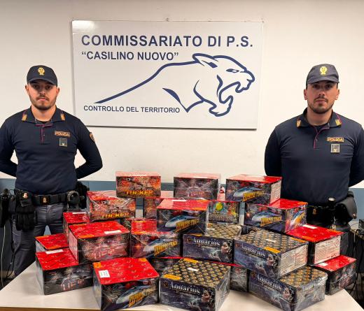 Beccato all’uscita del Grande Raccordo Anulare, senza alcuna licenza, con oltre 136 kg di fuori pirotecnici. 43enne romano denunciato dalla Polizia di Stato.