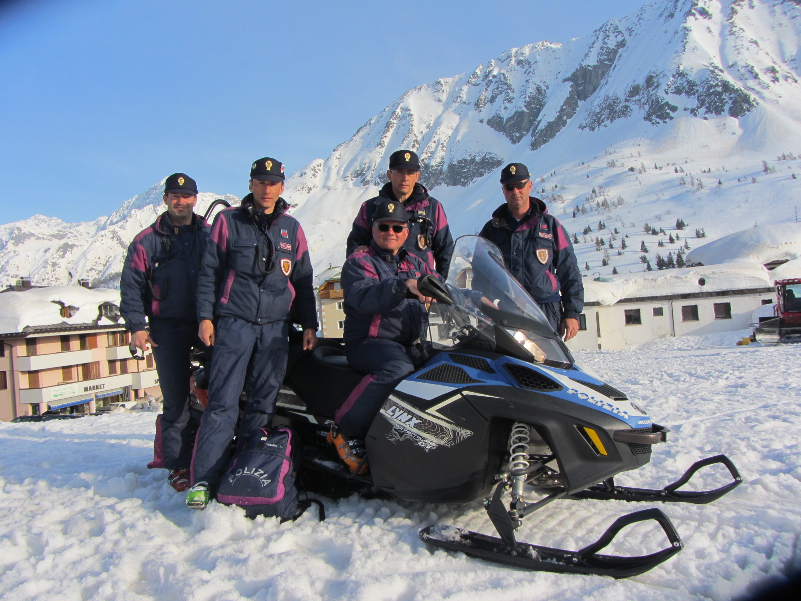 La Polizia di Stato al servizio dei cittadini sulla neve per l’attività di sicurezza e soccorso in montagna al Passo del Tonale ed a Montecampione.