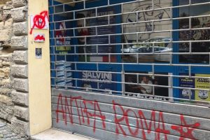 Atti vandalici sede Lega Fermo