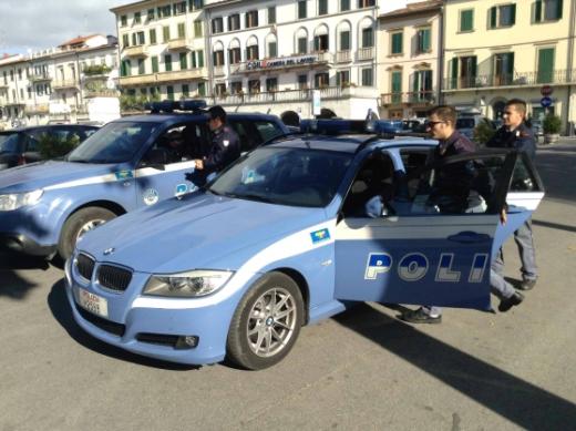 Prato, molesta tre giovani donne in piazza Mercatale: arrestato dalla Polizia di Stato.