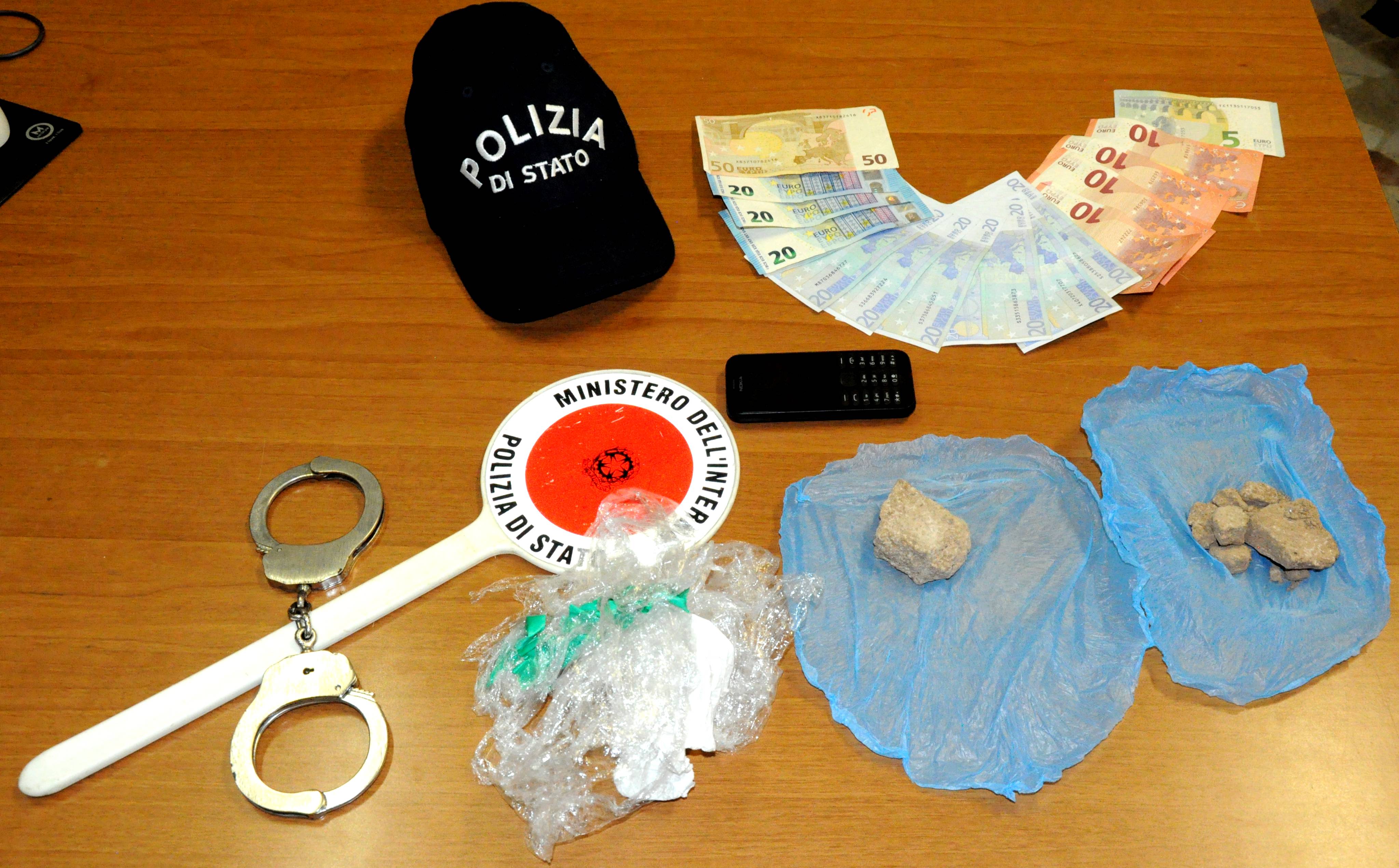 Arrestati dalla Polizia di Stato due giovani stranieri per spaccio di sostanze stupefacenti