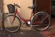 Bicicletta tipo city-bike da donna di colore rosso