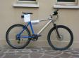 15) MOUNTAIN BIKE DI COLORE ALLUMINIO/BLU PRIVA DI SCRITTE 